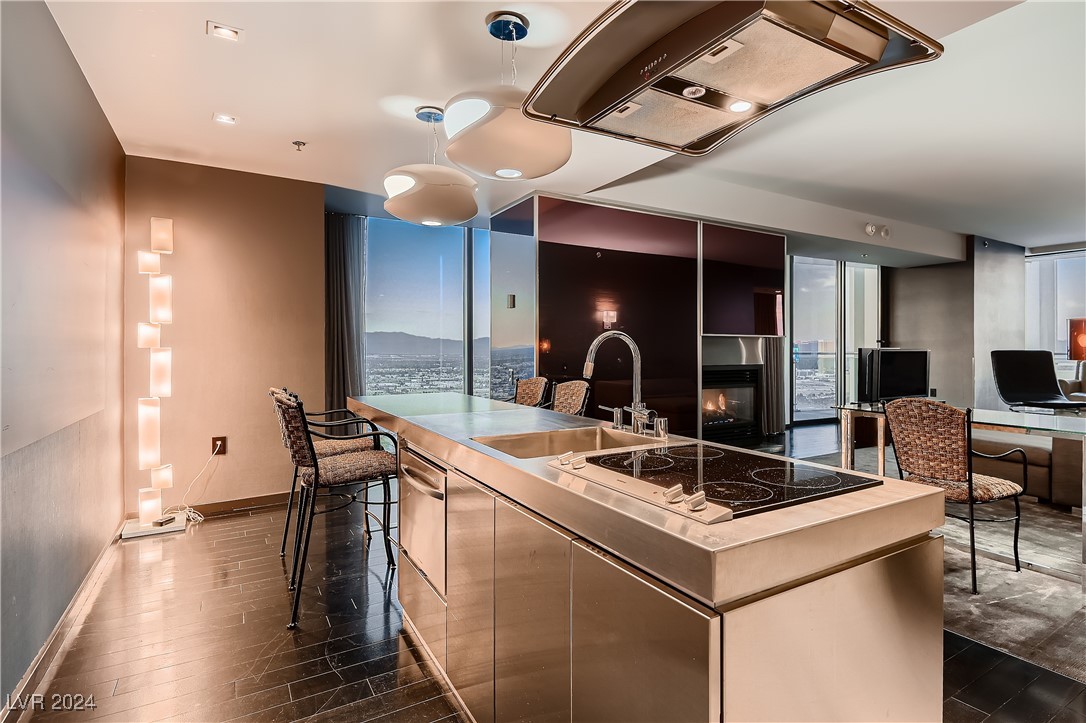 4381 West Flamingo Road 3902