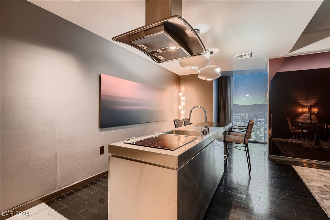 4381 West Flamingo Road 3902