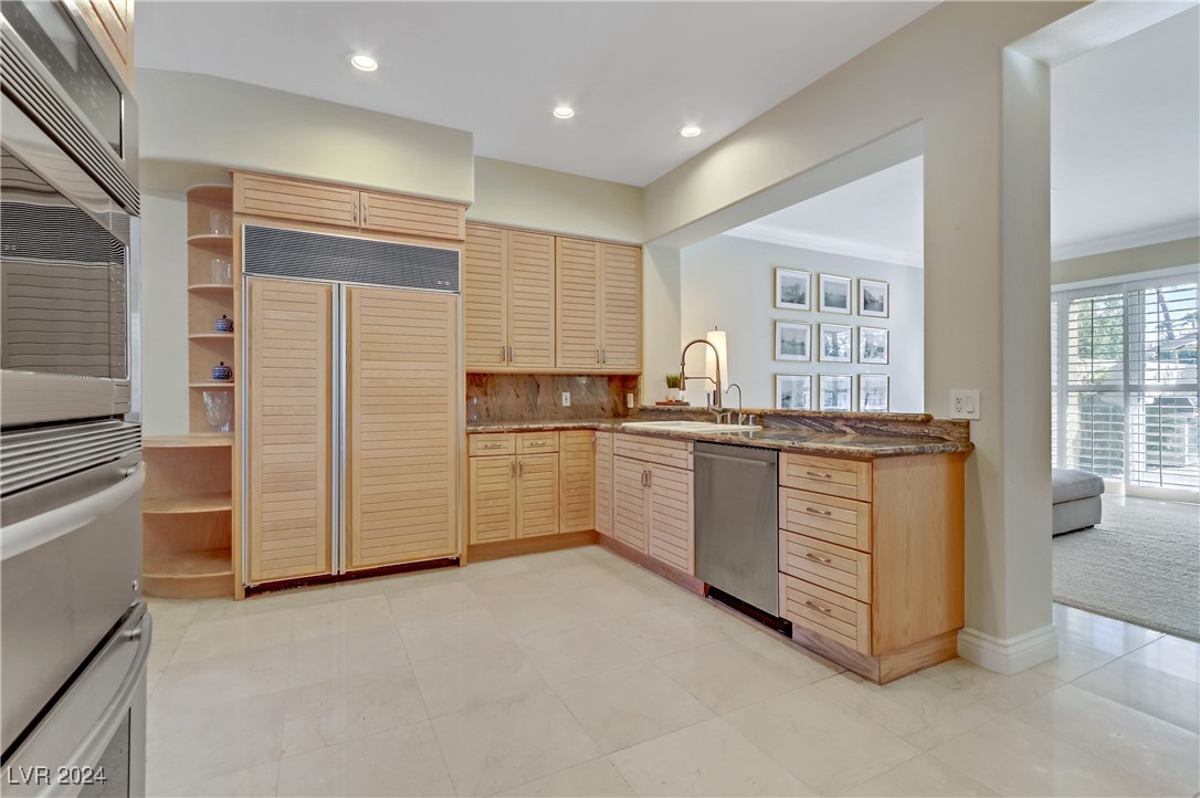 8225 Crow Valley Lane