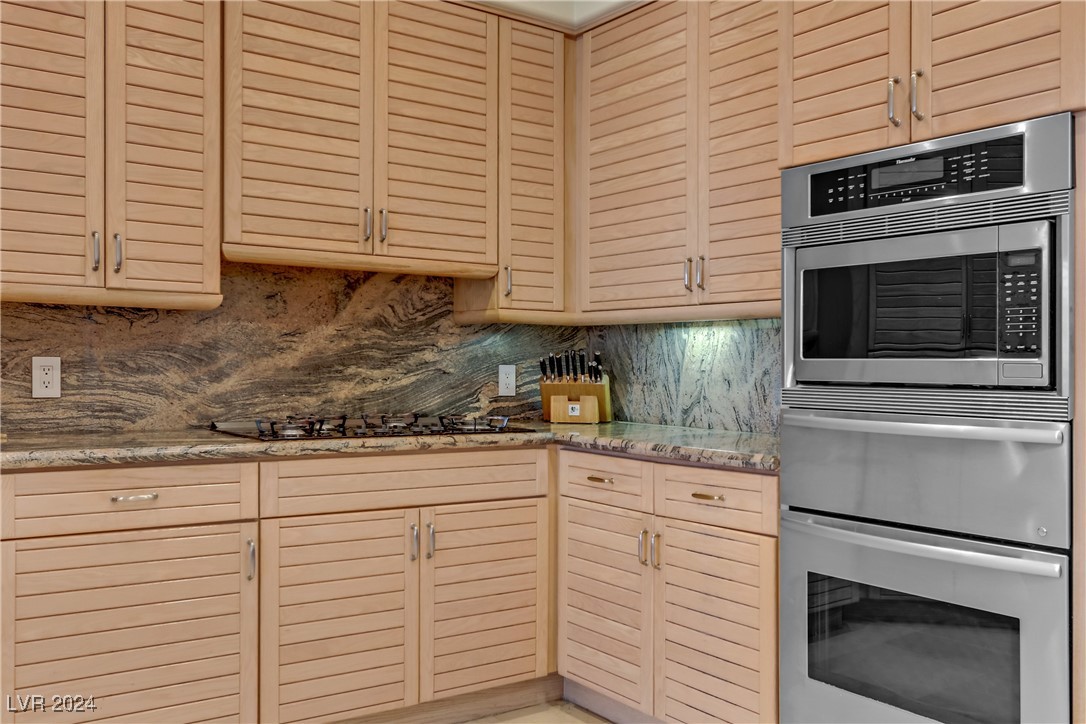 8225 Crow Valley Lane