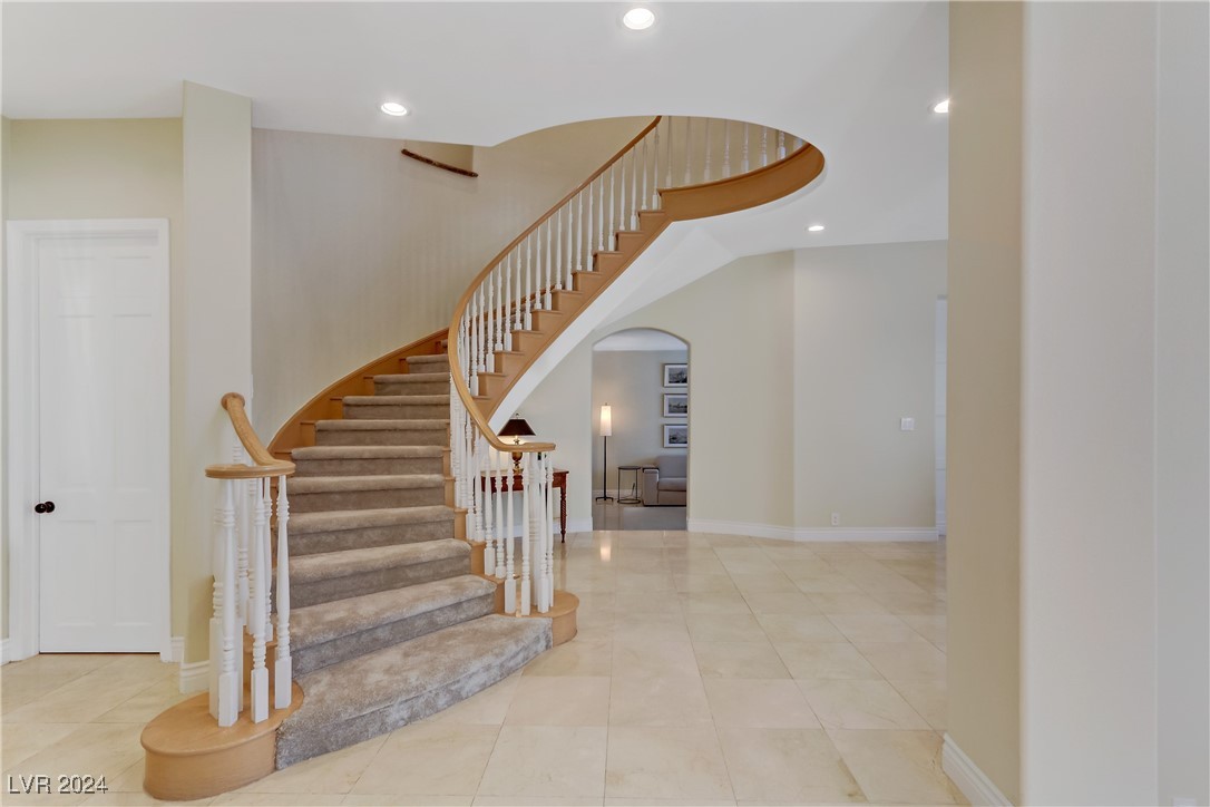 8225 Crow Valley Lane