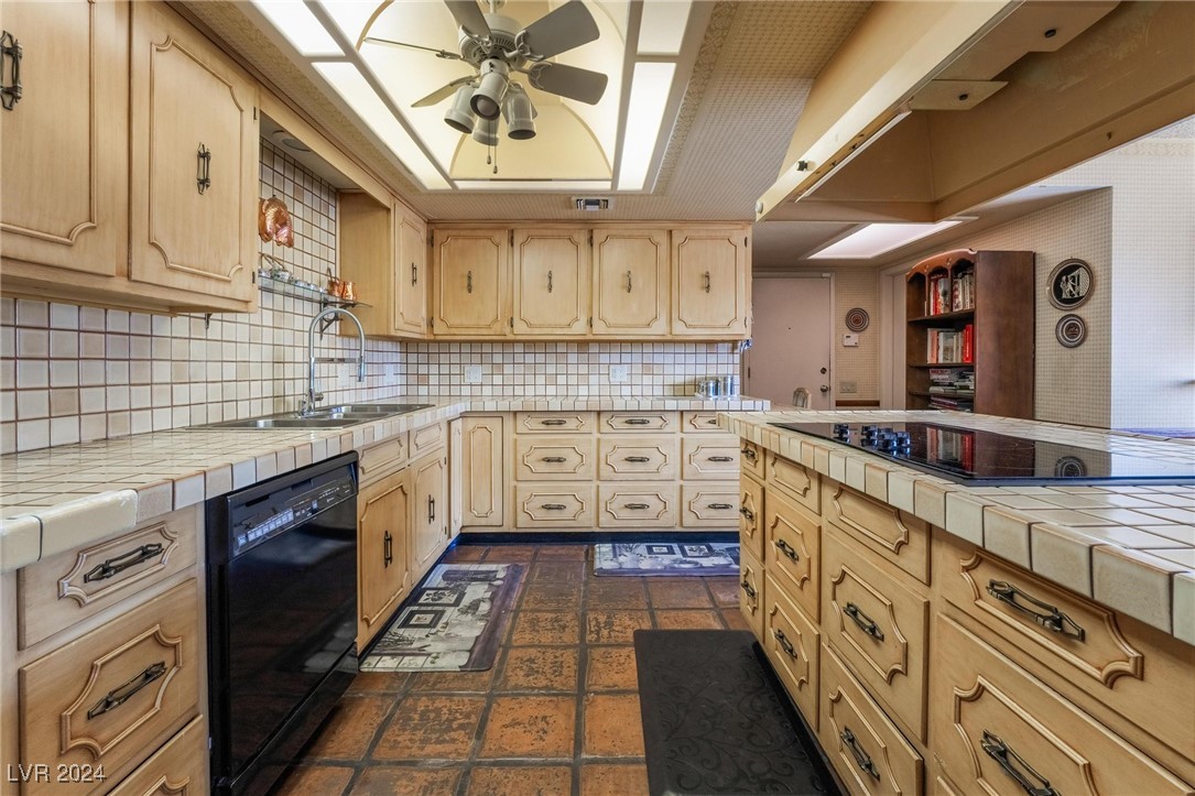 2510 East Saddle Avenue