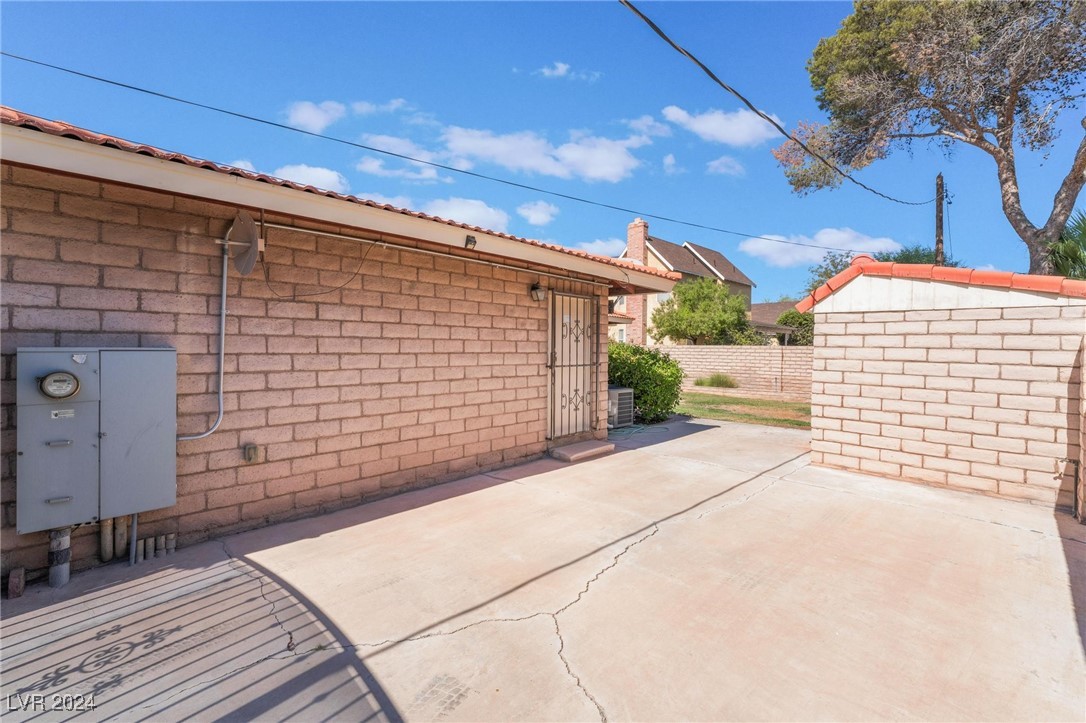 2510 East Saddle Avenue