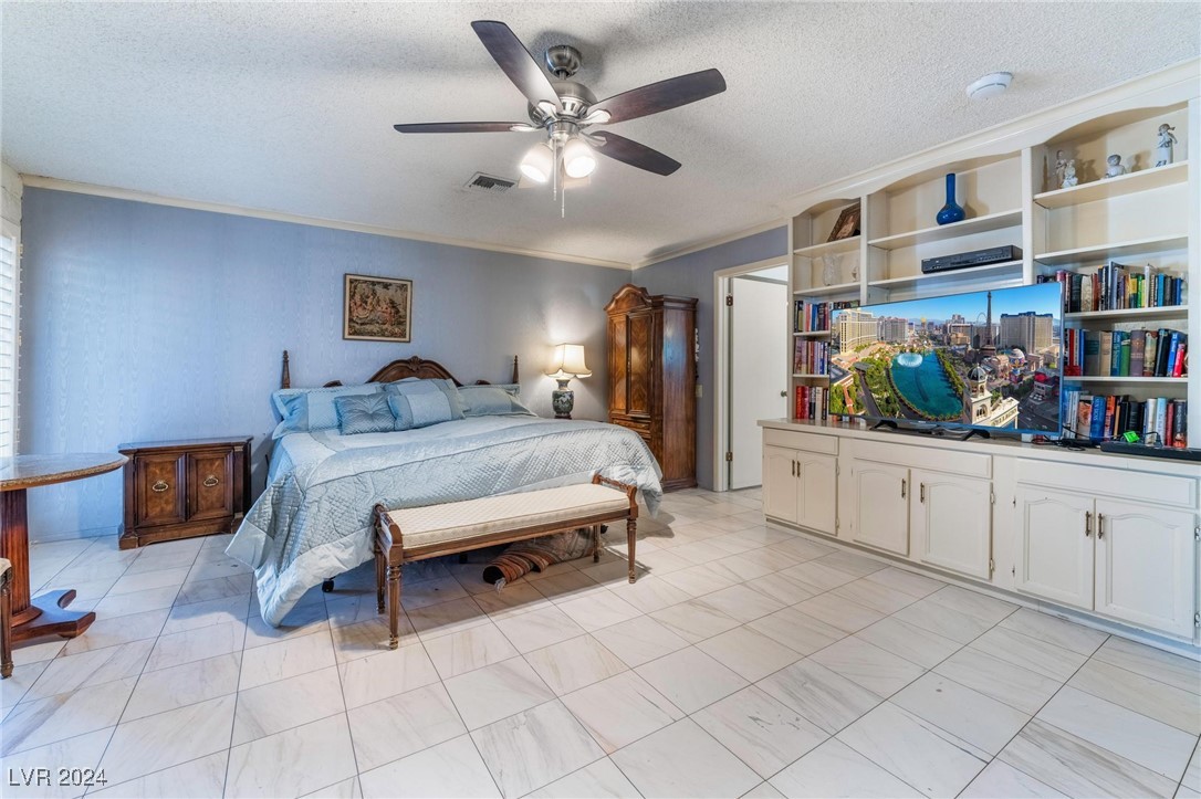 2510 East Saddle Avenue