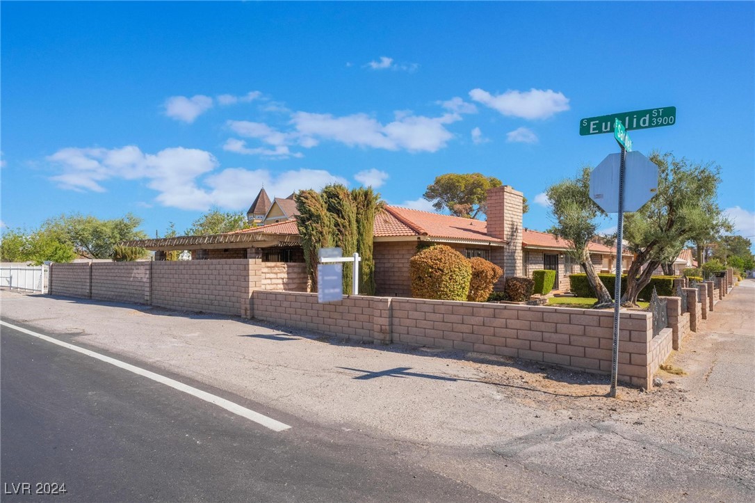 2510 East Saddle Avenue