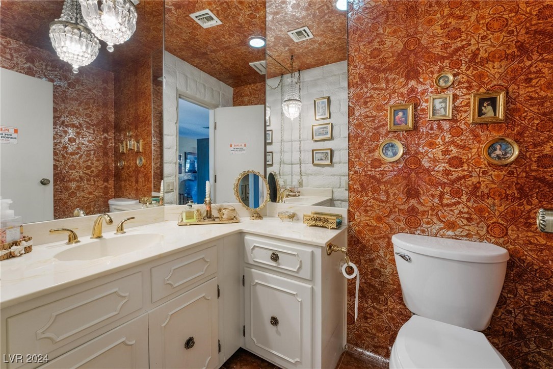 2510 East Saddle Avenue