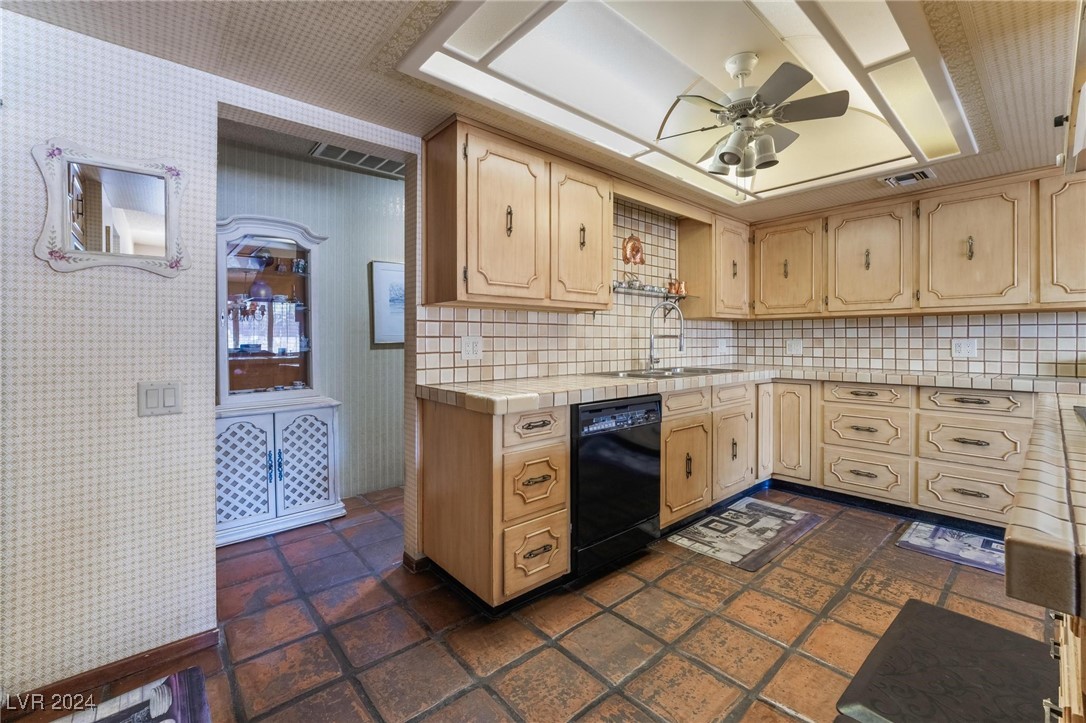 2510 East Saddle Avenue