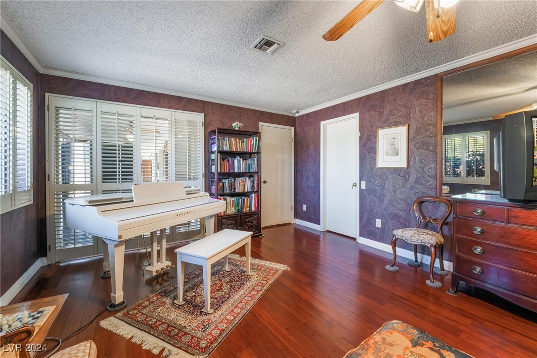 2510 East Saddle Avenue