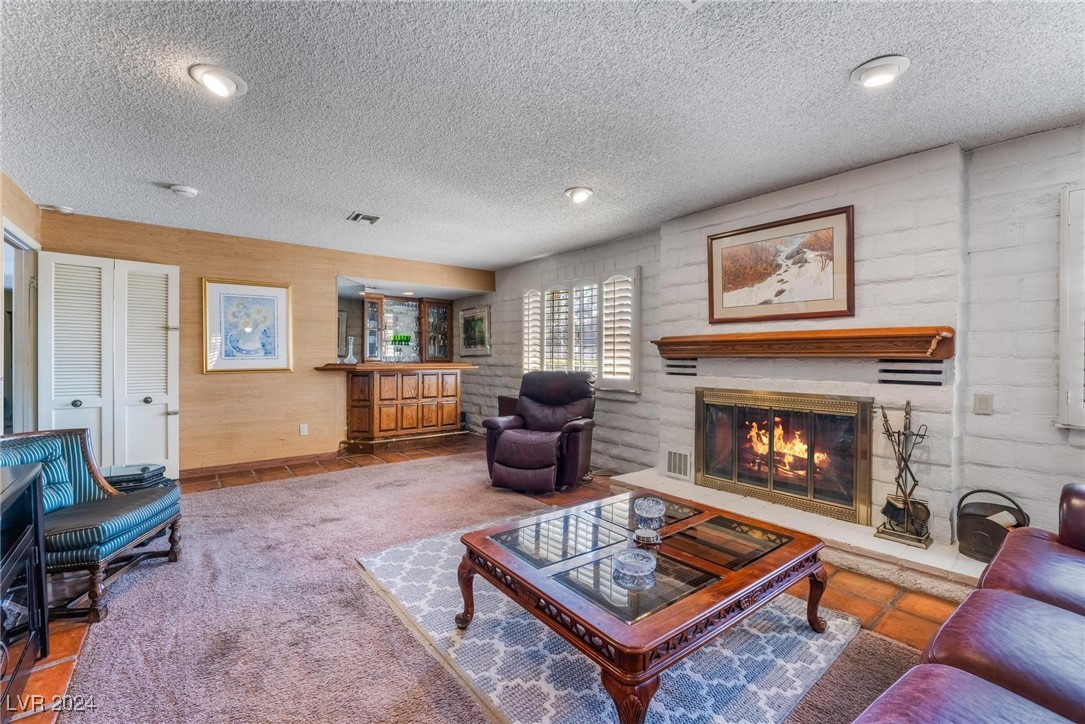 2510 East Saddle Avenue