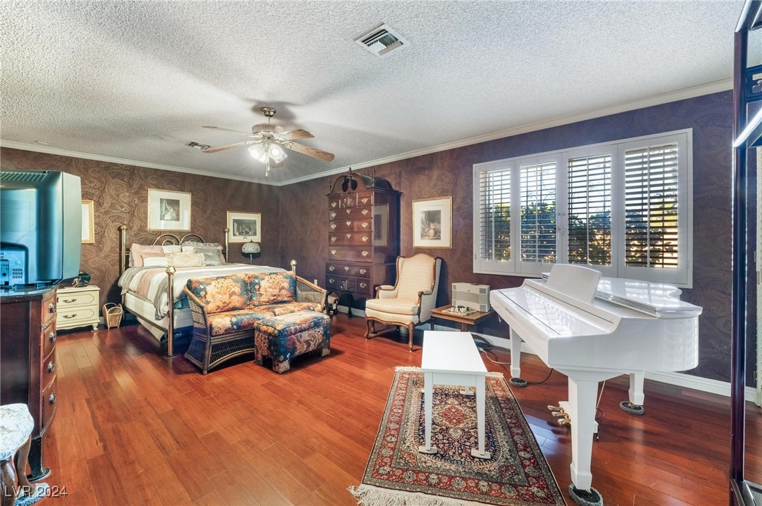 2510 East Saddle Avenue