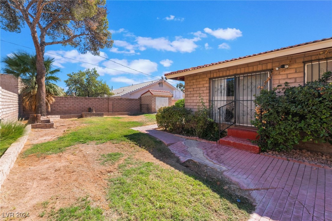 2510 East Saddle Avenue