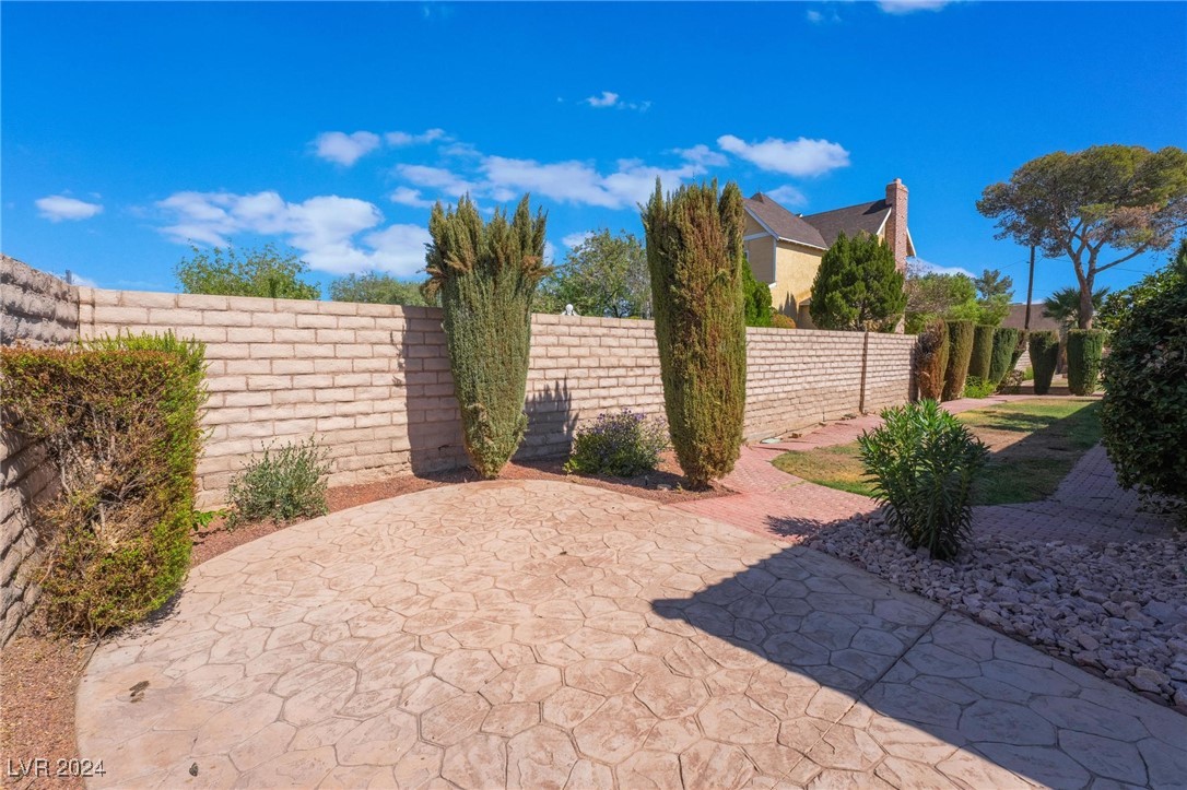 2510 East Saddle Avenue