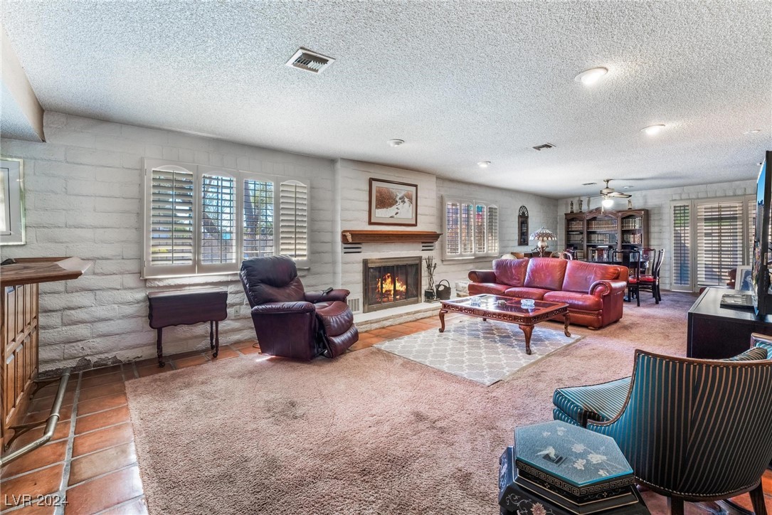 2510 East Saddle Avenue