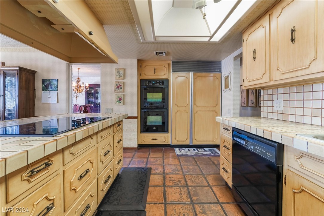 2510 East Saddle Avenue