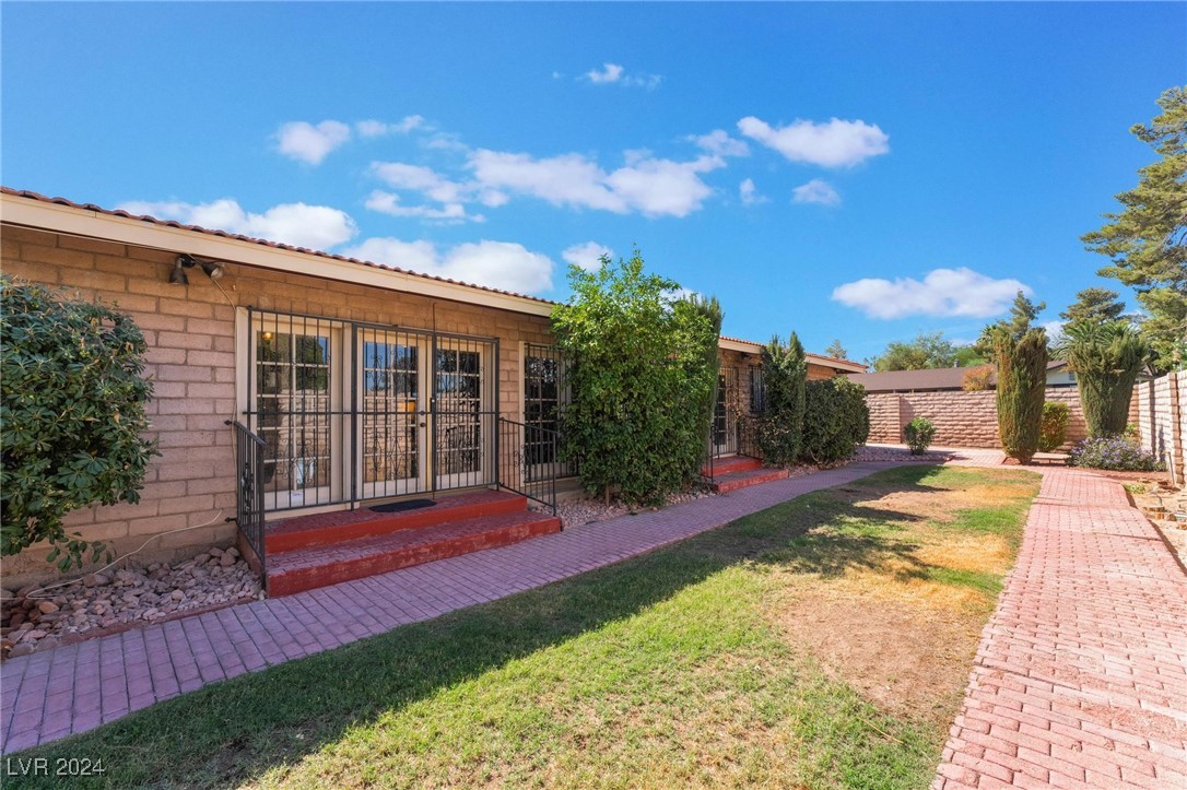 2510 East Saddle Avenue