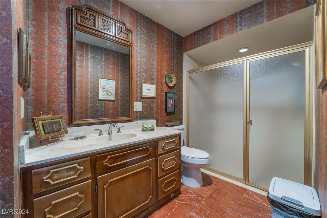 2510 East Saddle Avenue