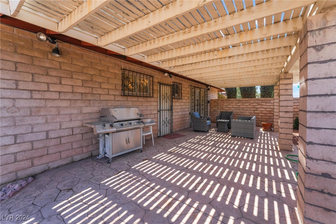 2510 East Saddle Avenue