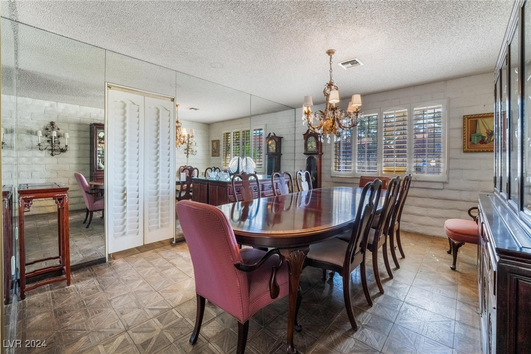 2510 East Saddle Avenue