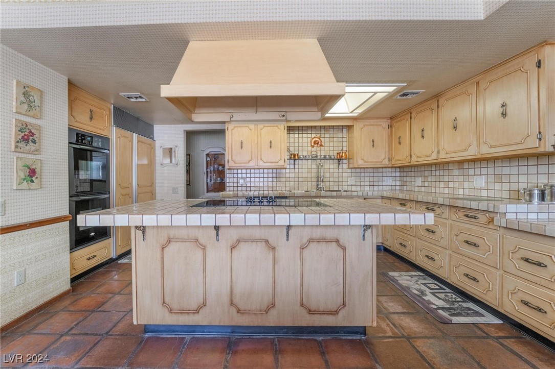 2510 East Saddle Avenue