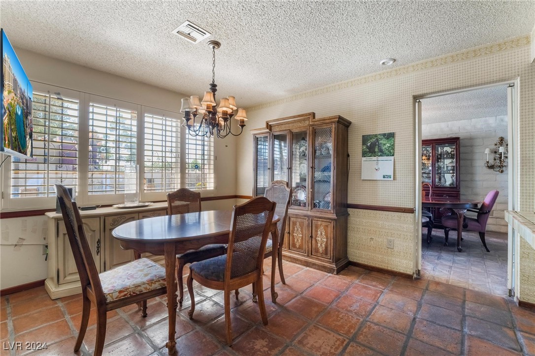 2510 East Saddle Avenue