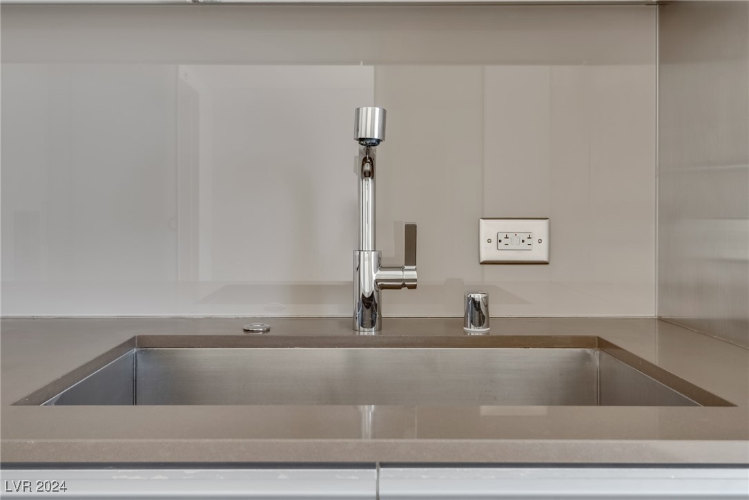 3726 Las Vegas Boulevard 1607