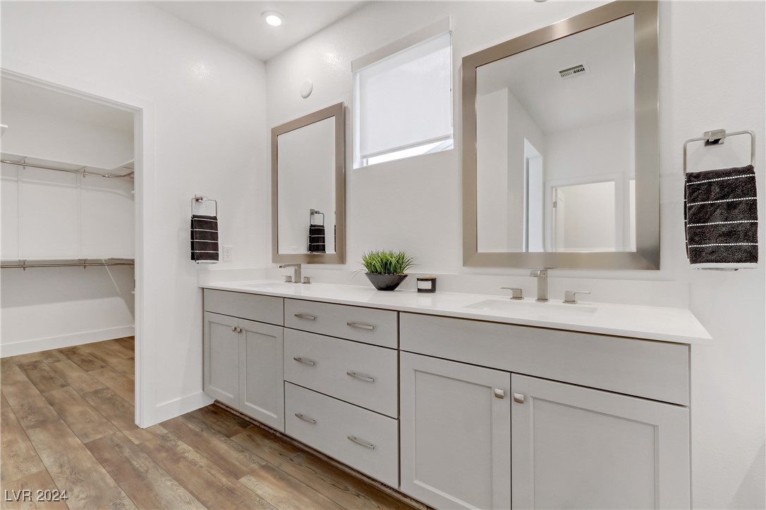 9689 Starlight Ridge Avenue