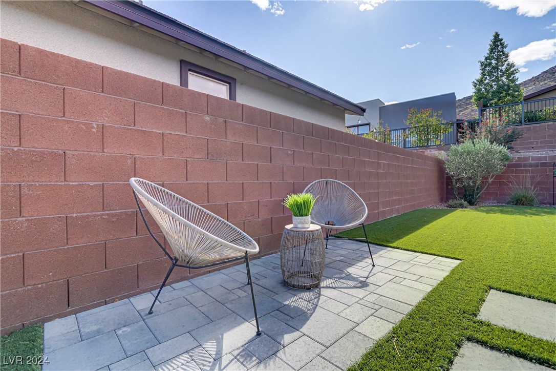 9689 Starlight Ridge Avenue