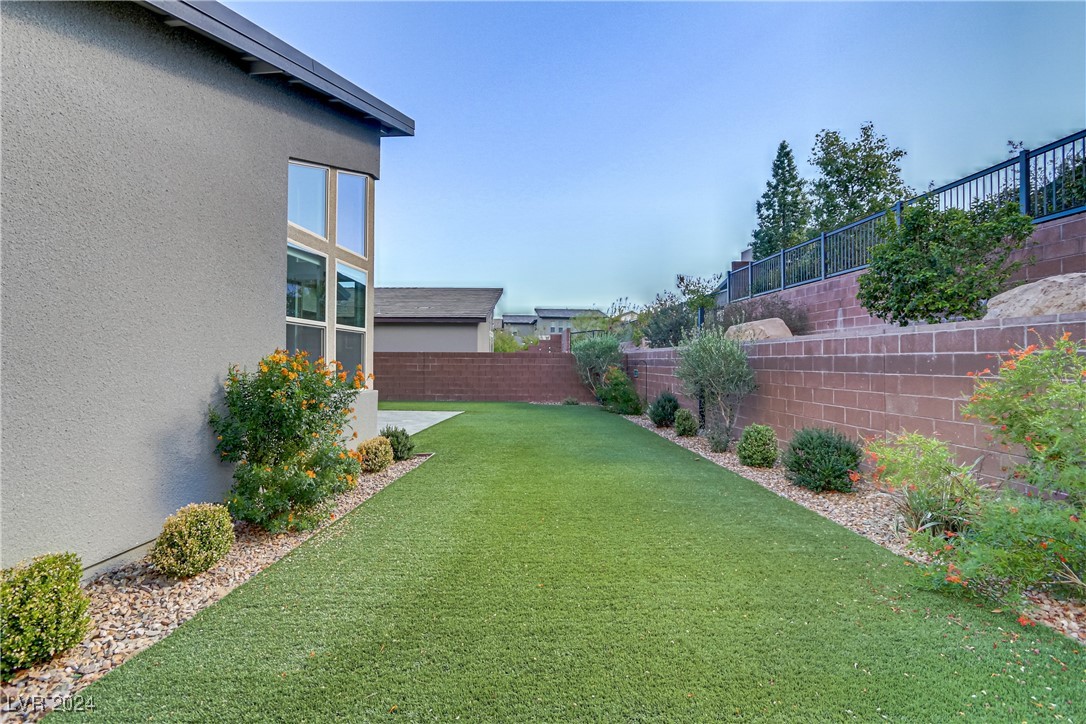 9689 Starlight Ridge Avenue