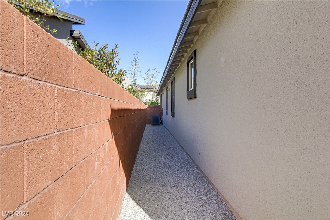 9689 Starlight Ridge Avenue