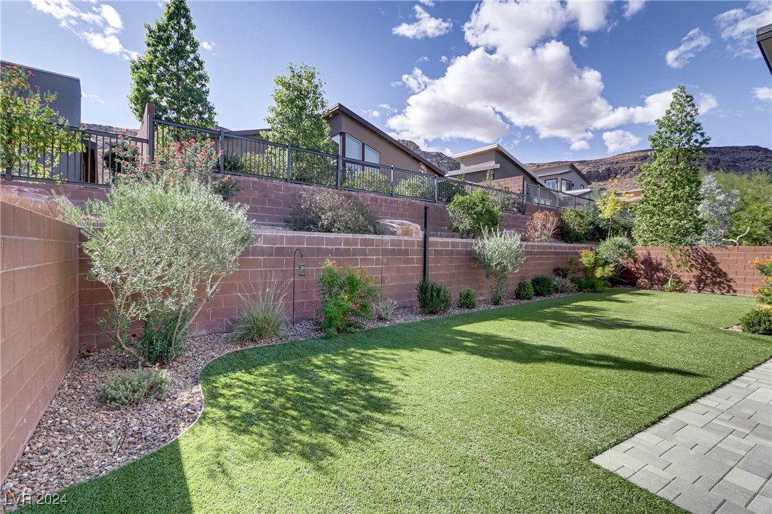 9689 Starlight Ridge Avenue