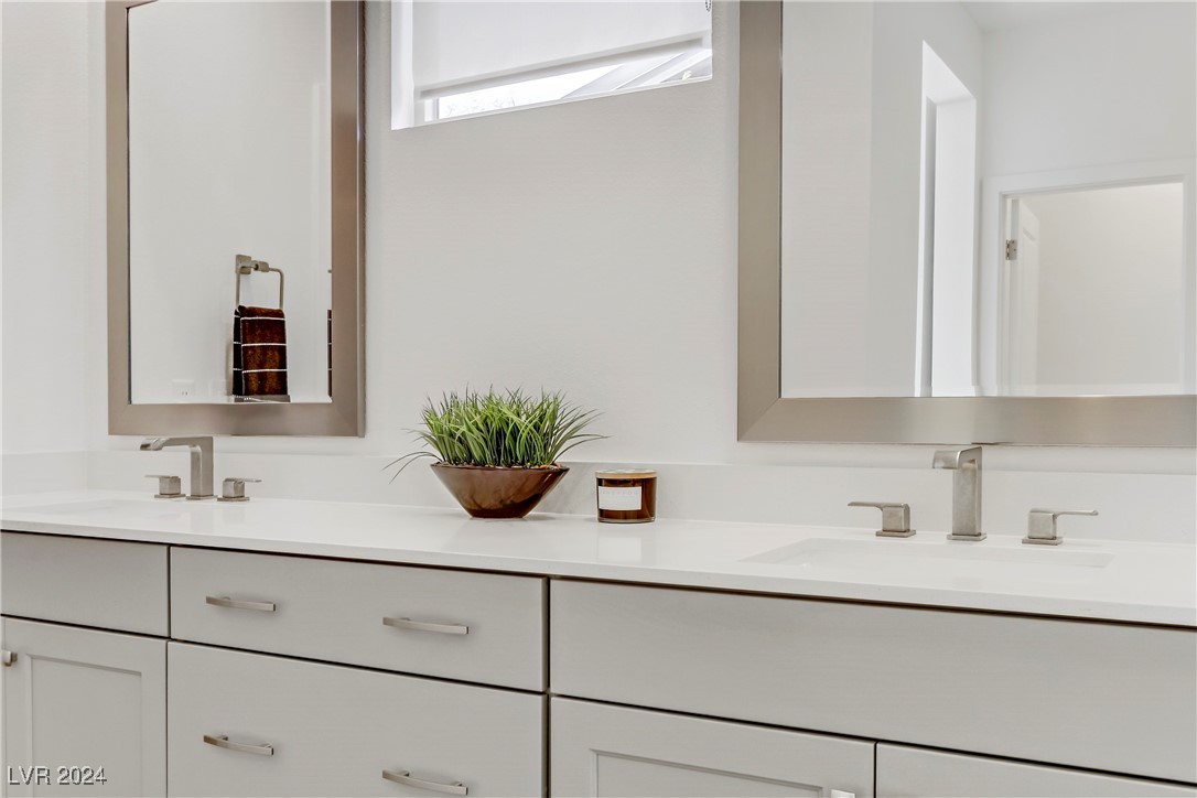 9689 Starlight Ridge Avenue