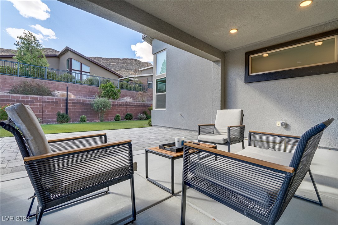 9689 Starlight Ridge Avenue