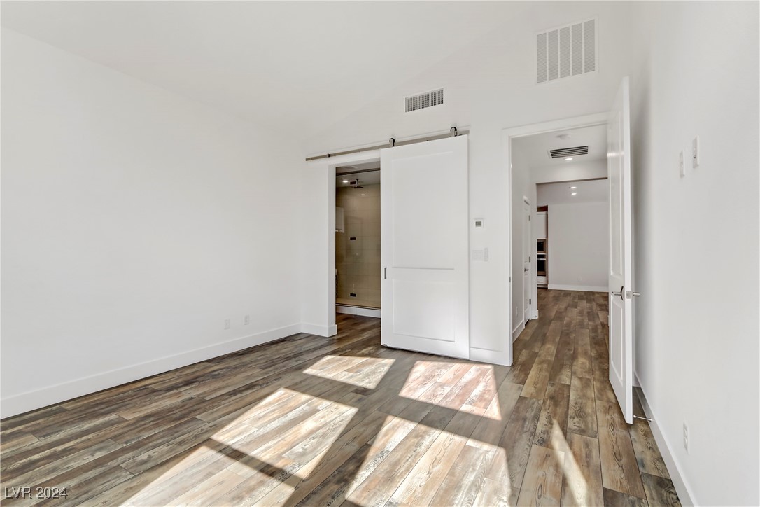 9689 Starlight Ridge Avenue