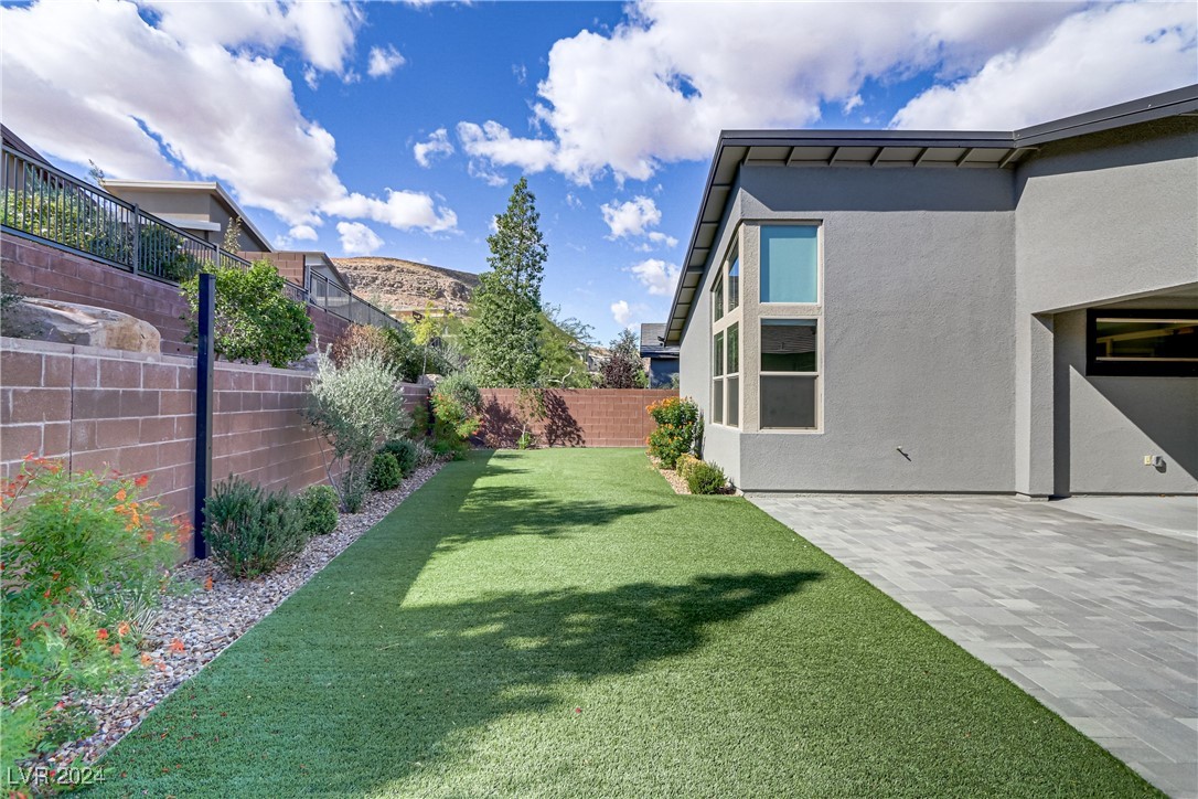 9689 Starlight Ridge Avenue