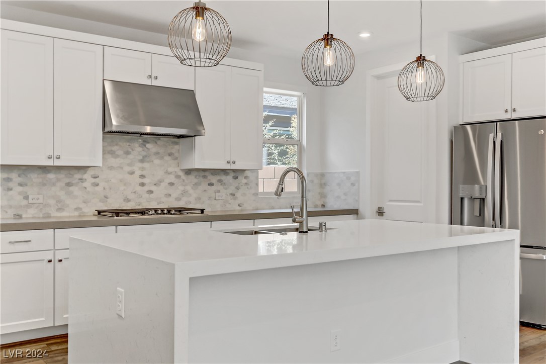 9689 Starlight Ridge Avenue