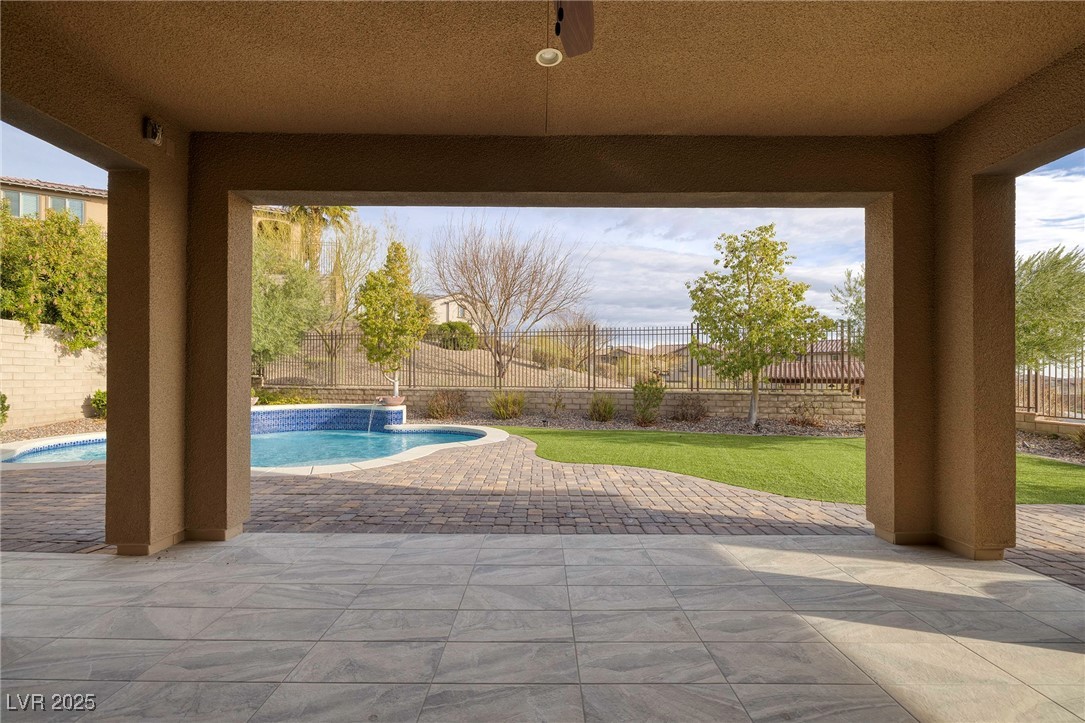 12002 Tramonto Avenue