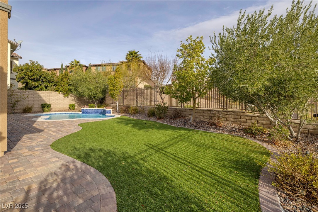 12002 Tramonto Avenue