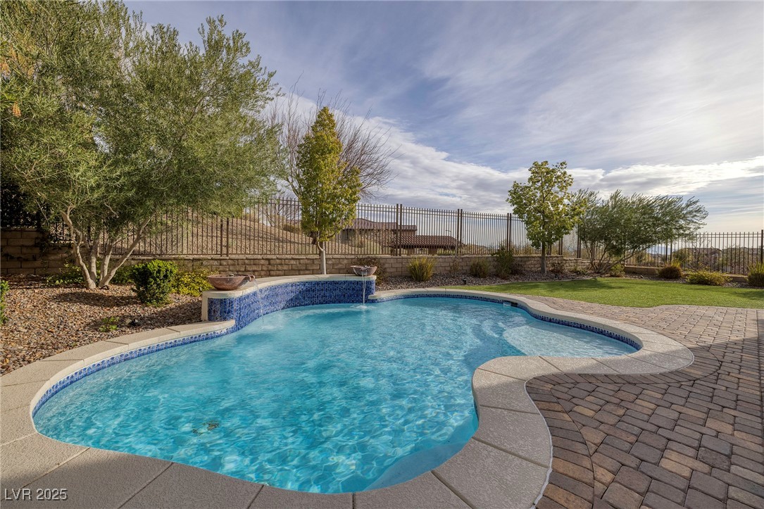 12002 Tramonto Avenue