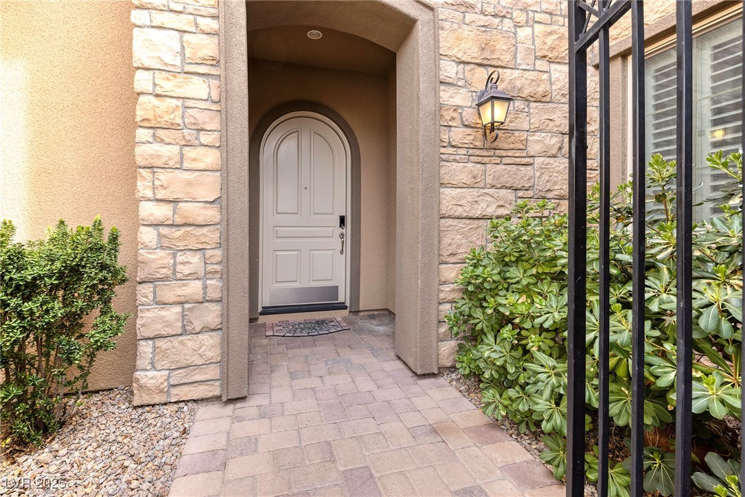 12002 Tramonto Avenue