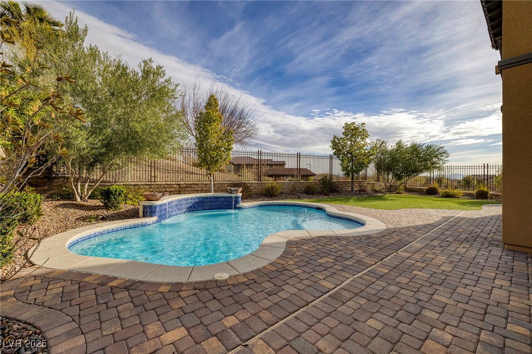 12002 Tramonto Avenue