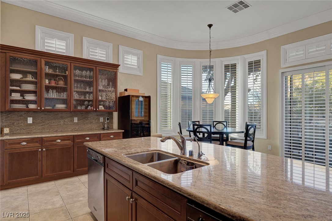 6 Caves Valley Court