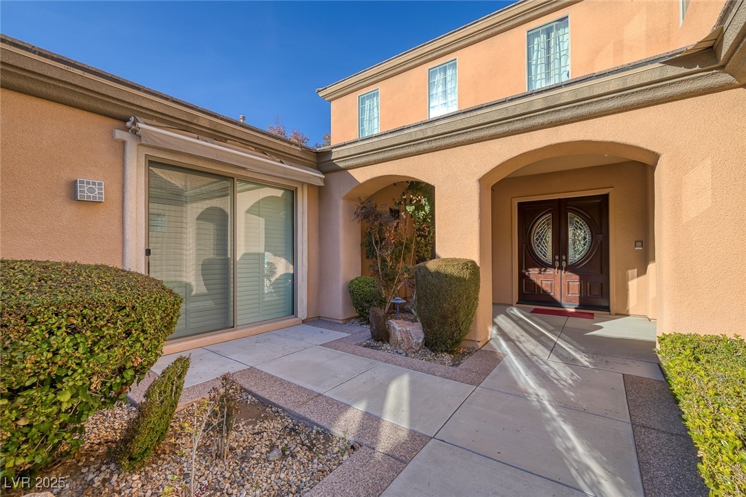 6 Caves Valley Court