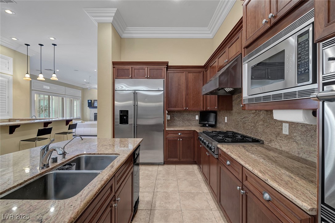 6 Caves Valley Court
