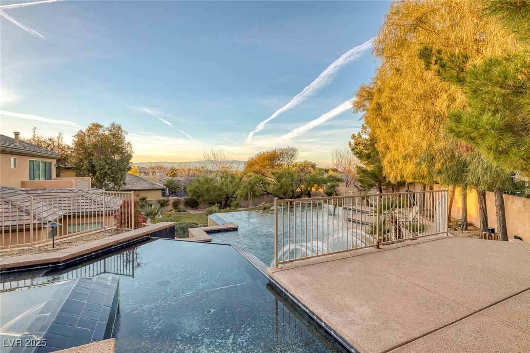 6 Caves Valley Court