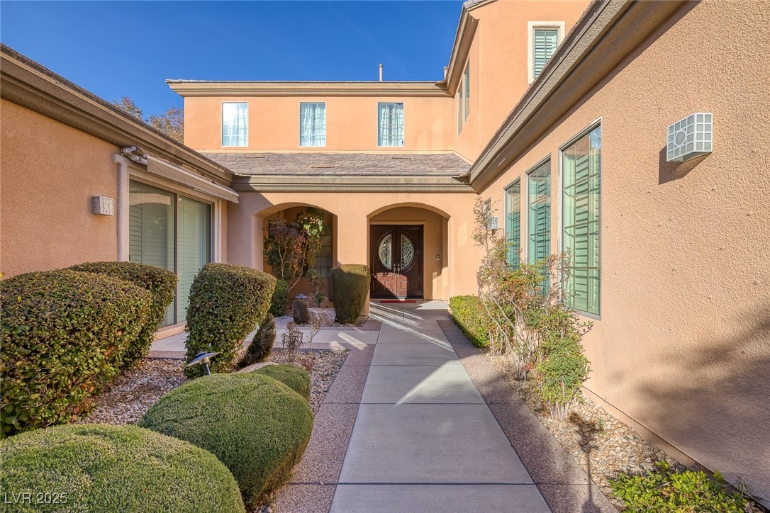 6 Caves Valley Court