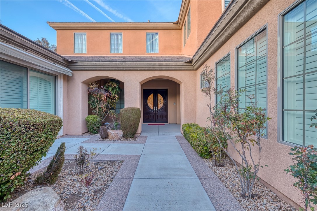 6 Caves Valley Court