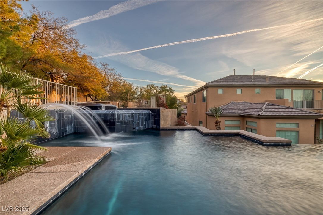 6 Caves Valley Court