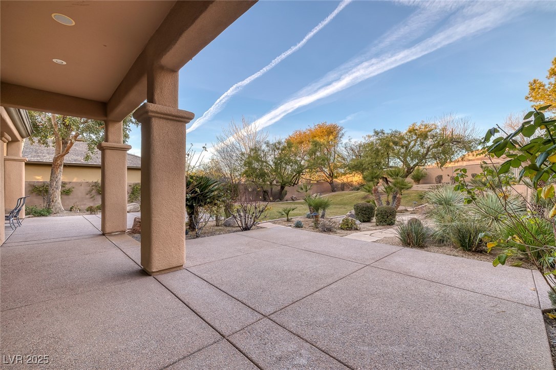 6 Caves Valley Court
