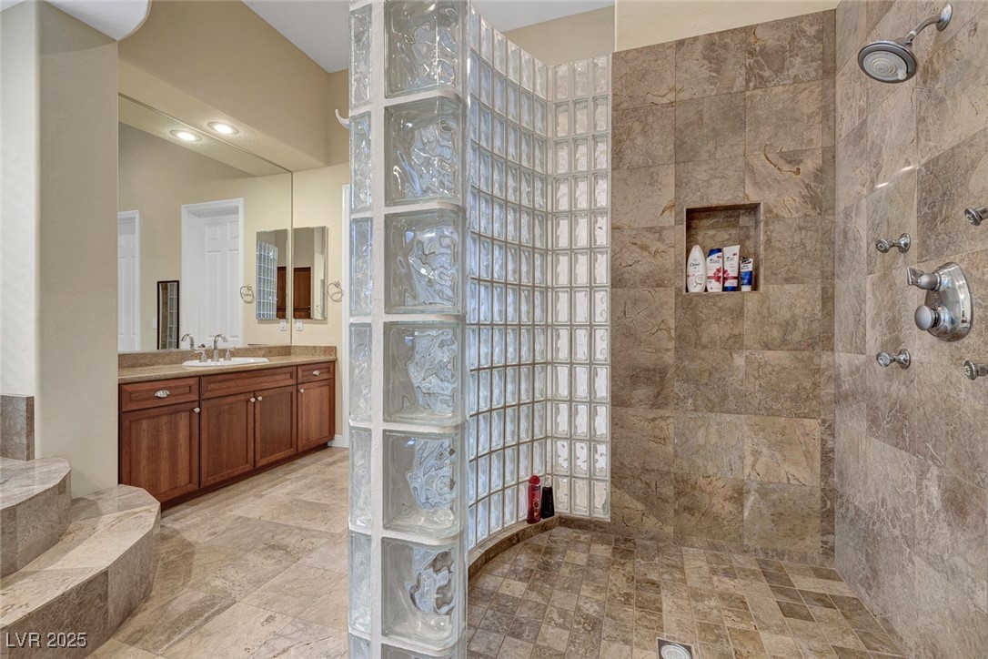 6 Caves Valley Court