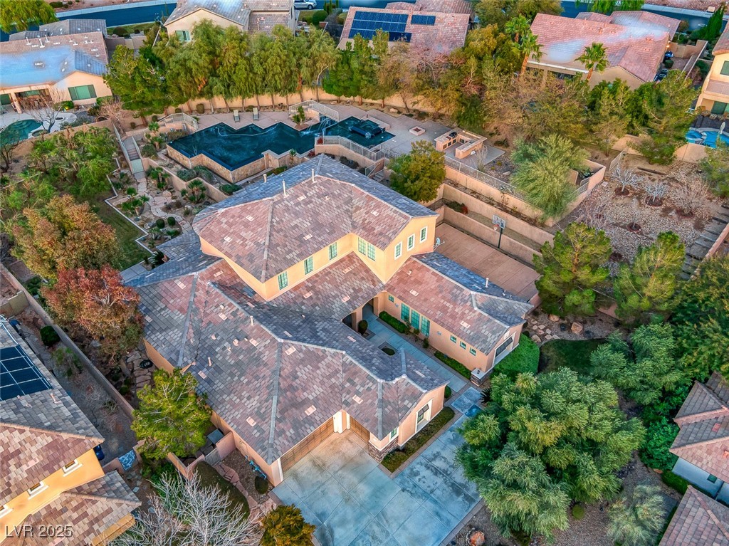 6 Caves Valley Court